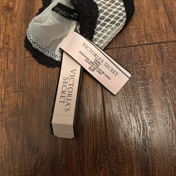 NWT- Victoria’s Secret Thong- Small - Picture 4 of 7